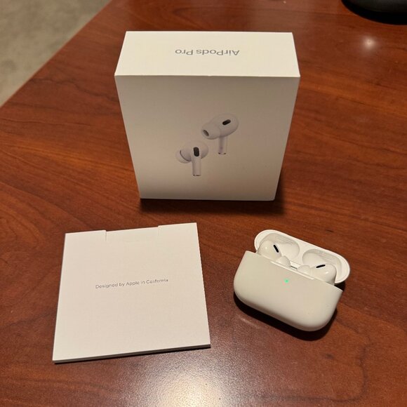 Apple AirPods Pro 2nd Generation with Wireless Charging Case Original Box Used - Picture 1 of 9
